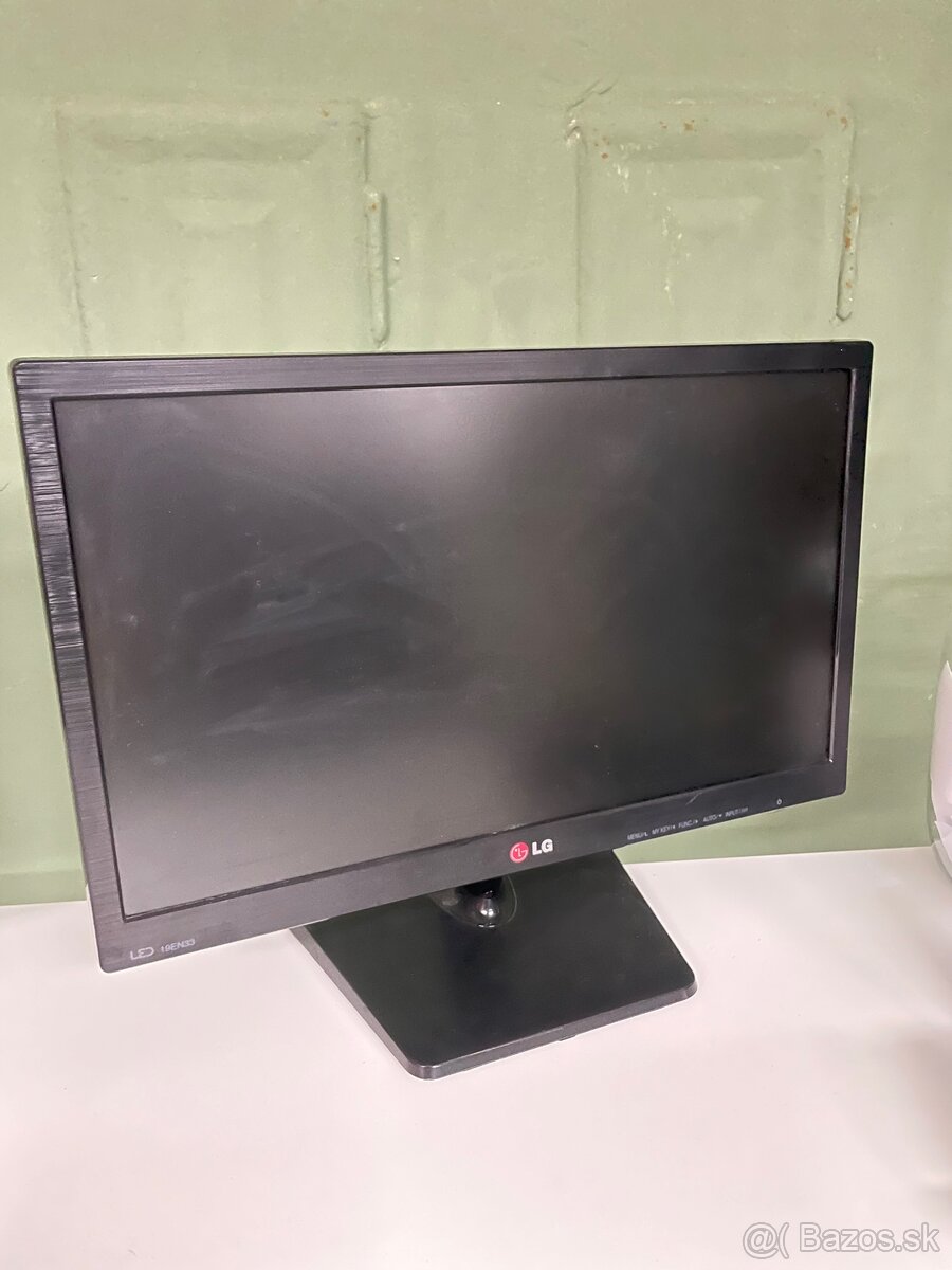 Predam monitor LG 19” 19EN33S