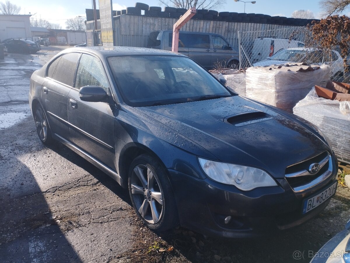 Predám Subaru Legacy na náhradné diely