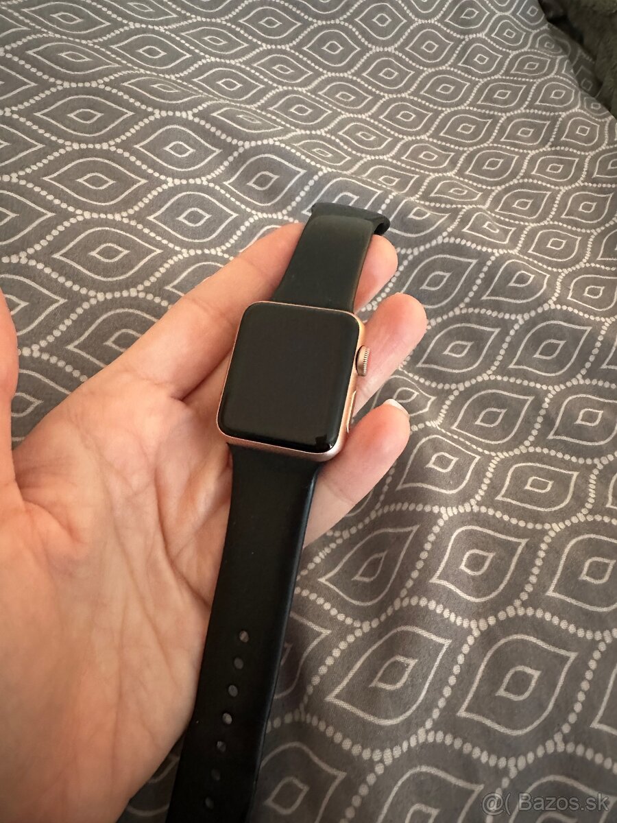 Apple Watch Series 3 38mm + príslušenstvo