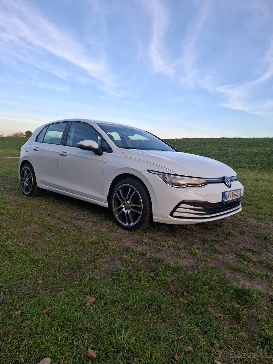 Predám Volkswagen Golf 8