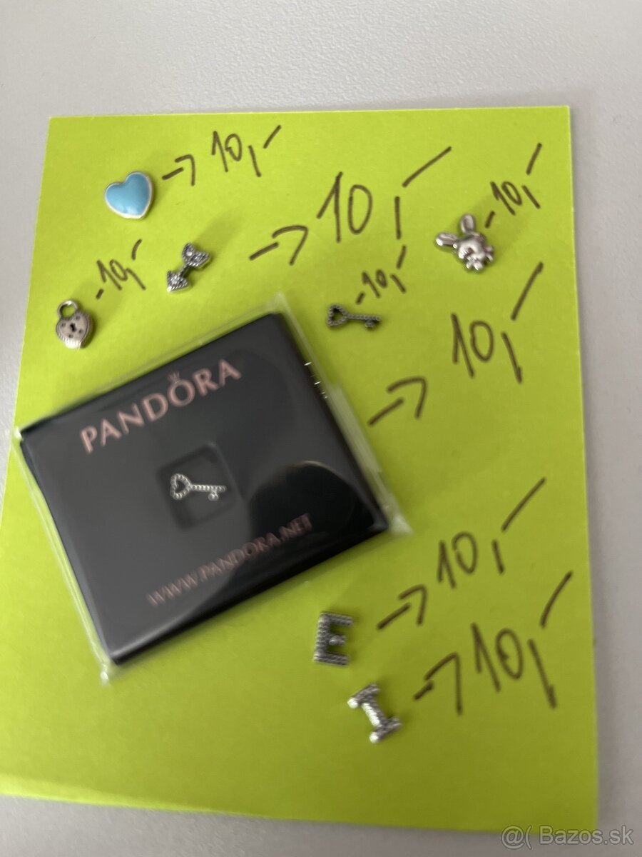 Petits Pandora