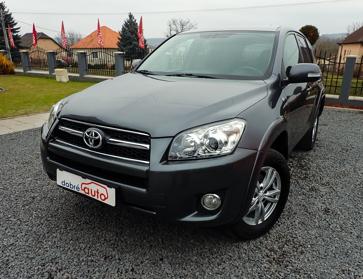 TOYOTA RAV4  2.2 D 4x4 AUTOMAT 141tis km, TOP VYBAVA