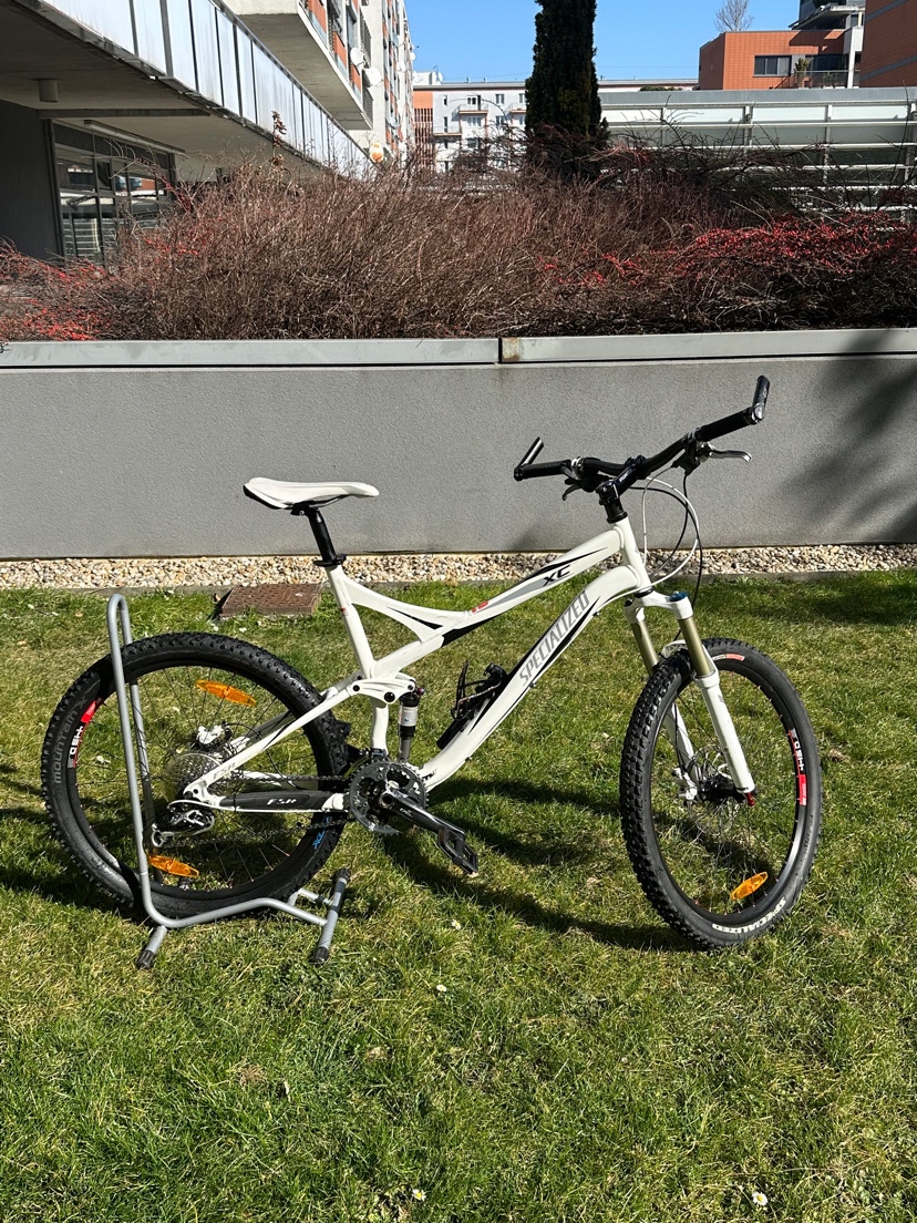 Specialized celoodpružený horský bicykel