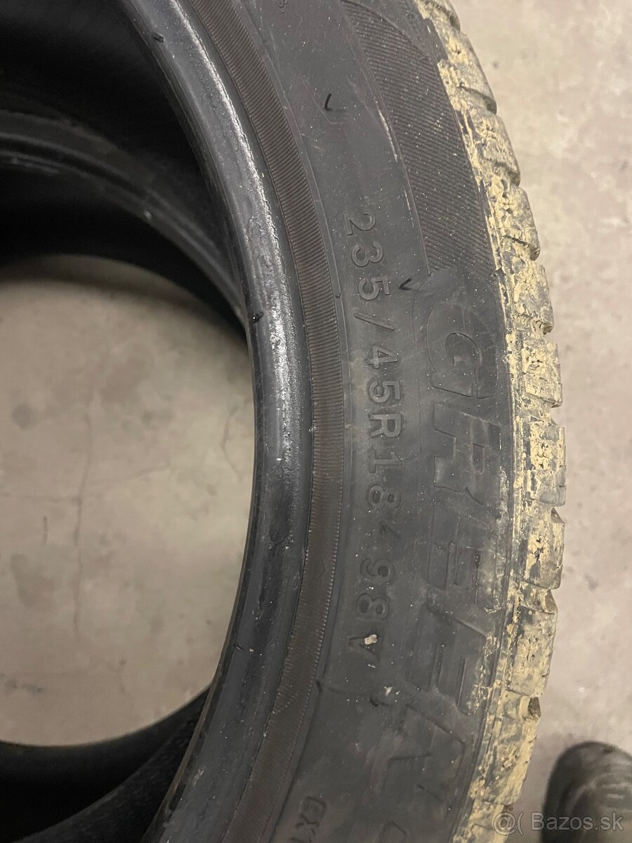 235/45 r18