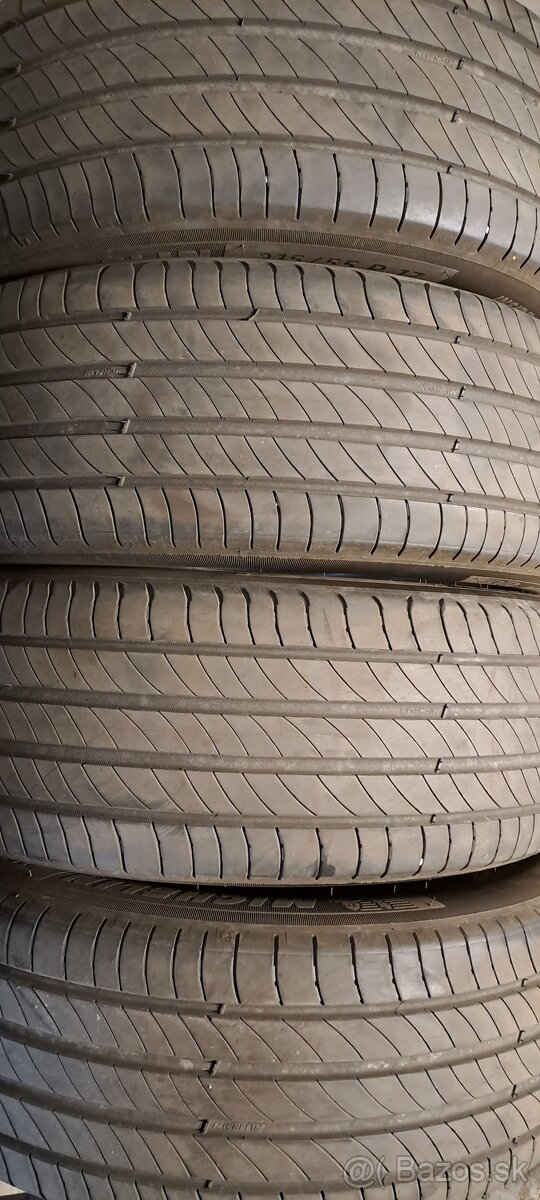 Predám 4ks jazdené letné 215/55r17-94V Michelin