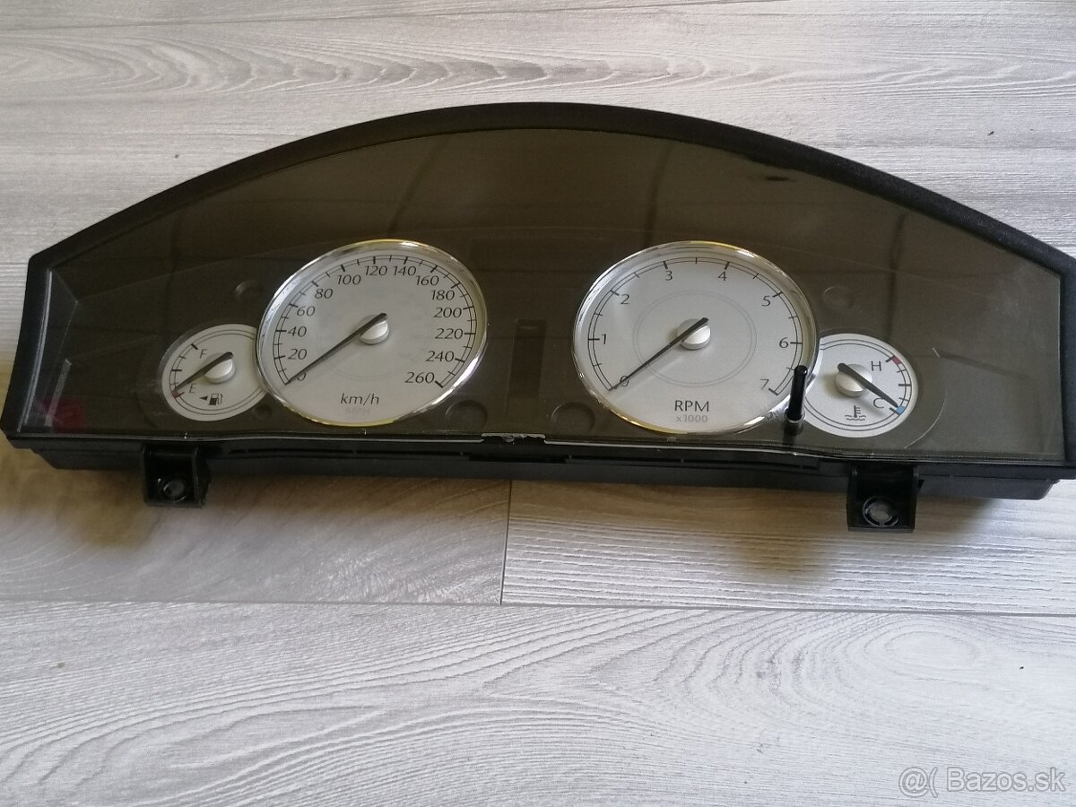 Chrysler 300C tachometer