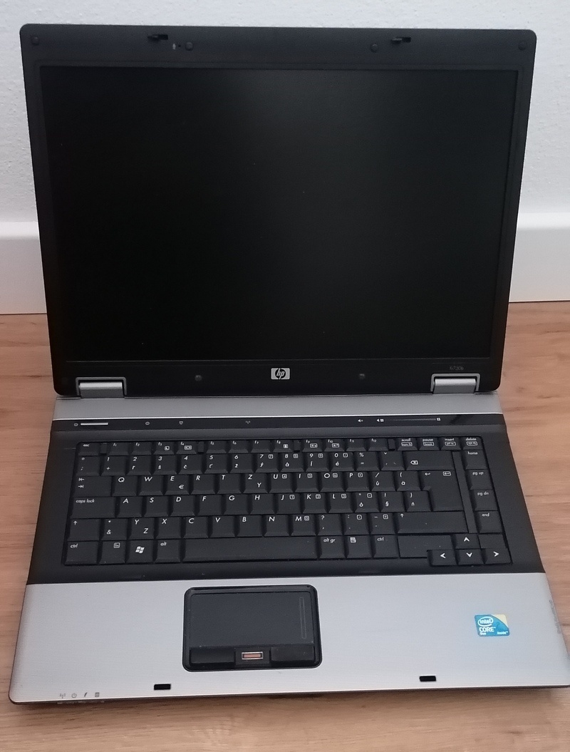 HP Compaq 6730b / CORE2DUO P8600 / 120GB SSD  / 2GB RAM