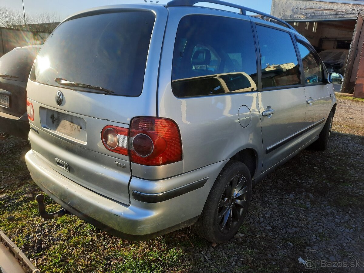 Rozpredam Volkswagen Sharan 1,9tdi 85kw AUY,BVK strieborna