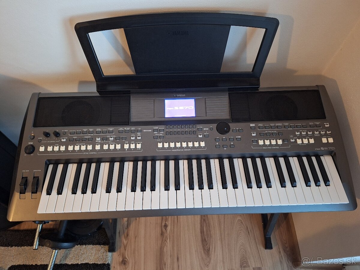 YAMAHA psr s 670 + stojan