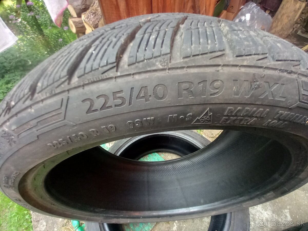 225/40 R19