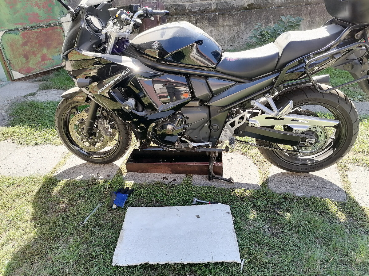 Suzuki 1250 GSXFA