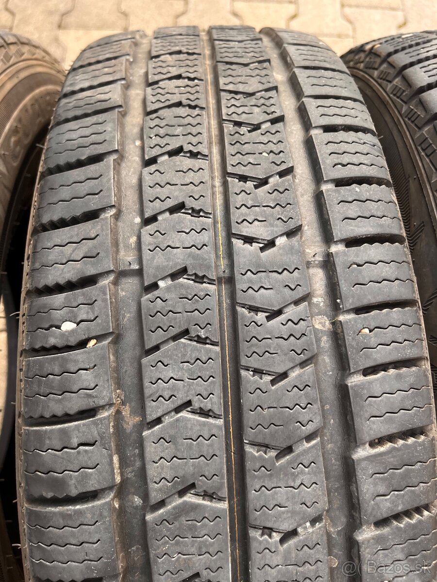 215/70R16C Nexen zimne