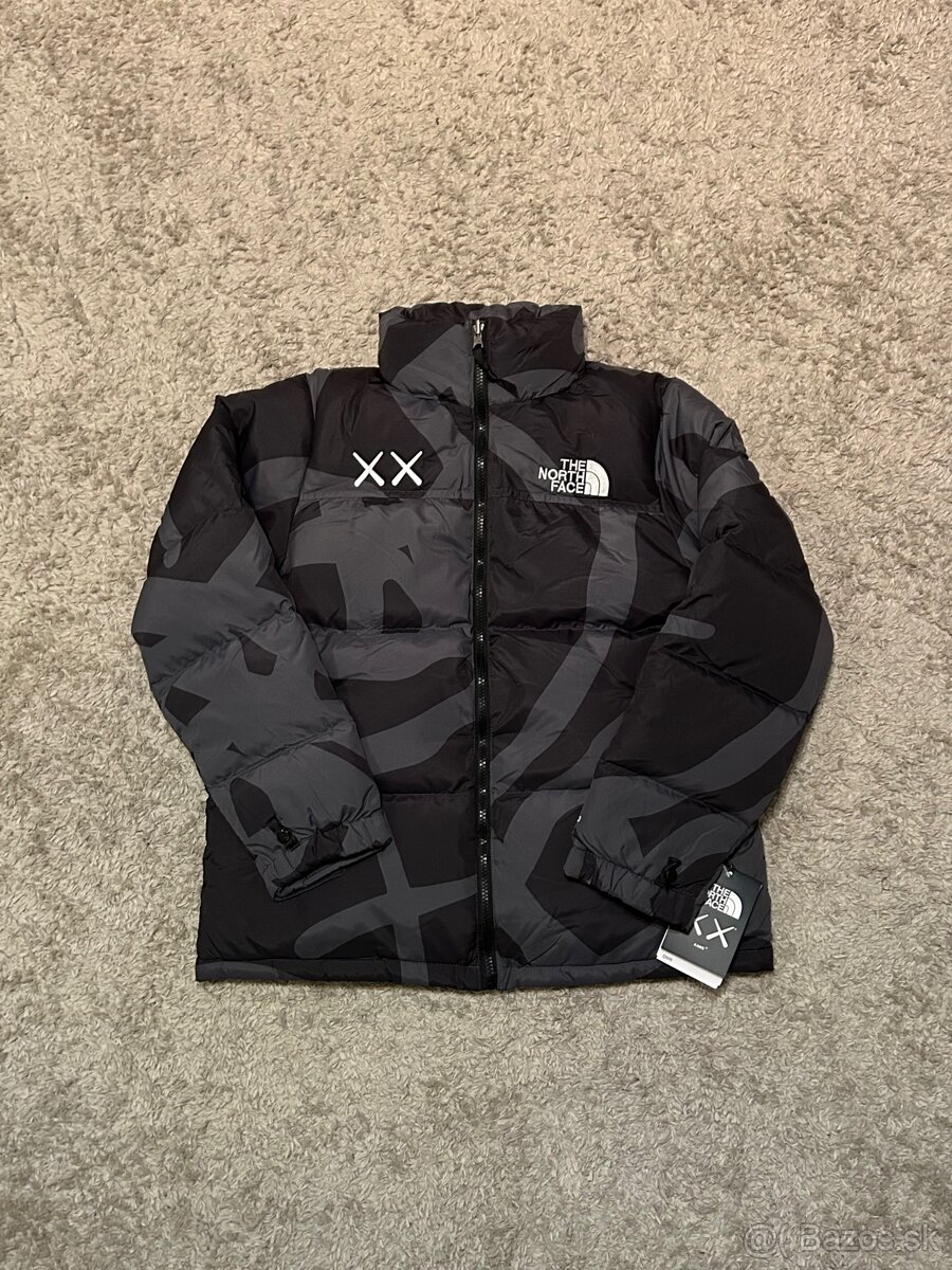 The North Face x Kaws puffer bunda