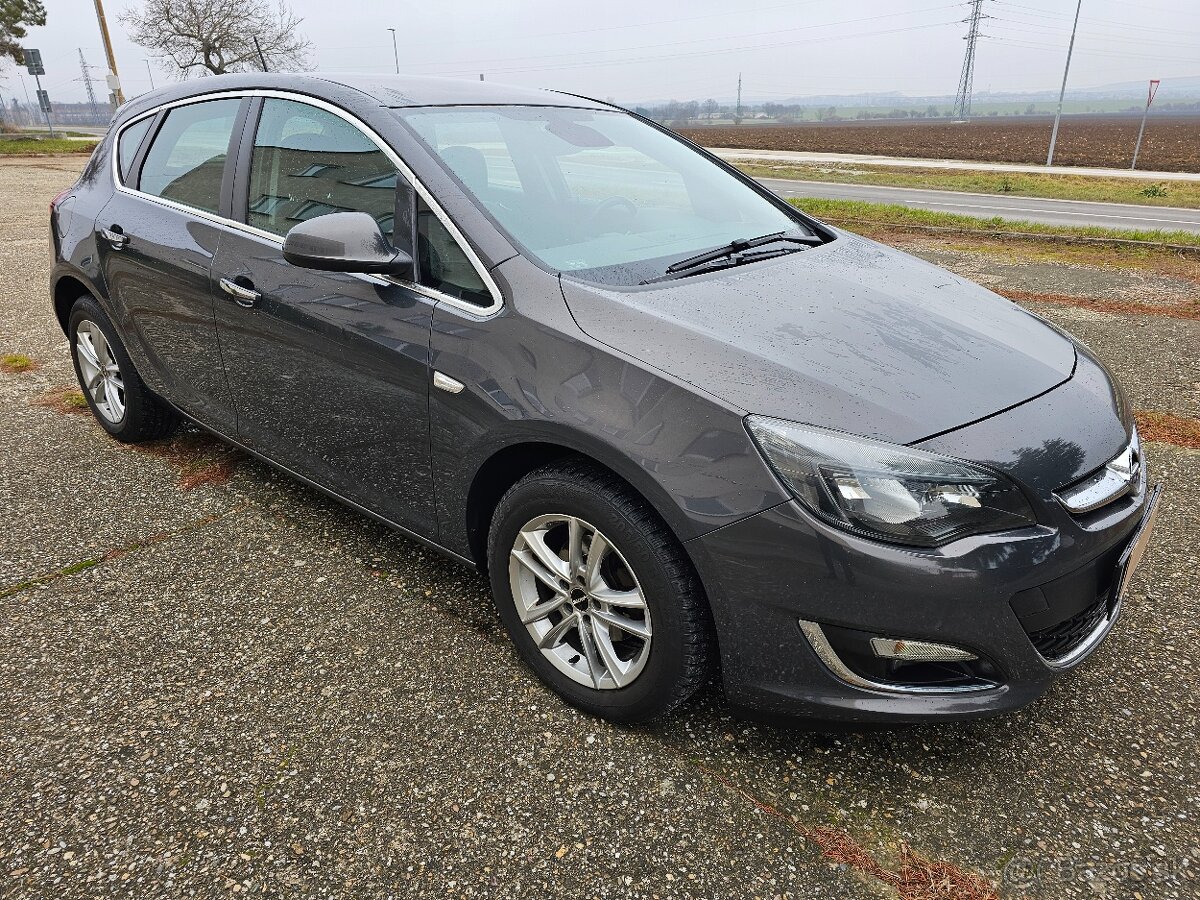 Predám zachovalý Opel Astra 1,4 Turbo benzím-6 rýchlostný