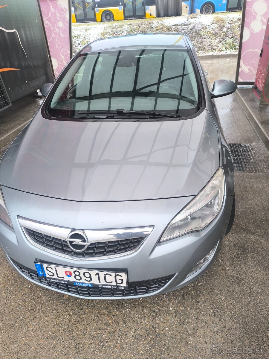 Opel Astra J 1.4Turbo 103kw Sport