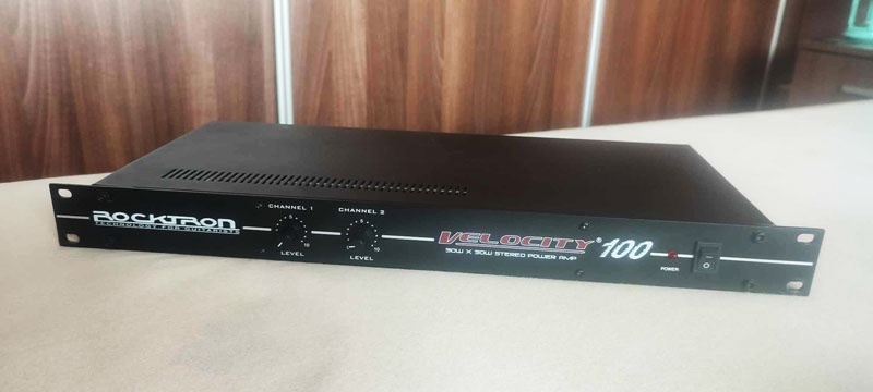 Gitarový stereo zosilovač Rocktron Velocity 2x50W 1U