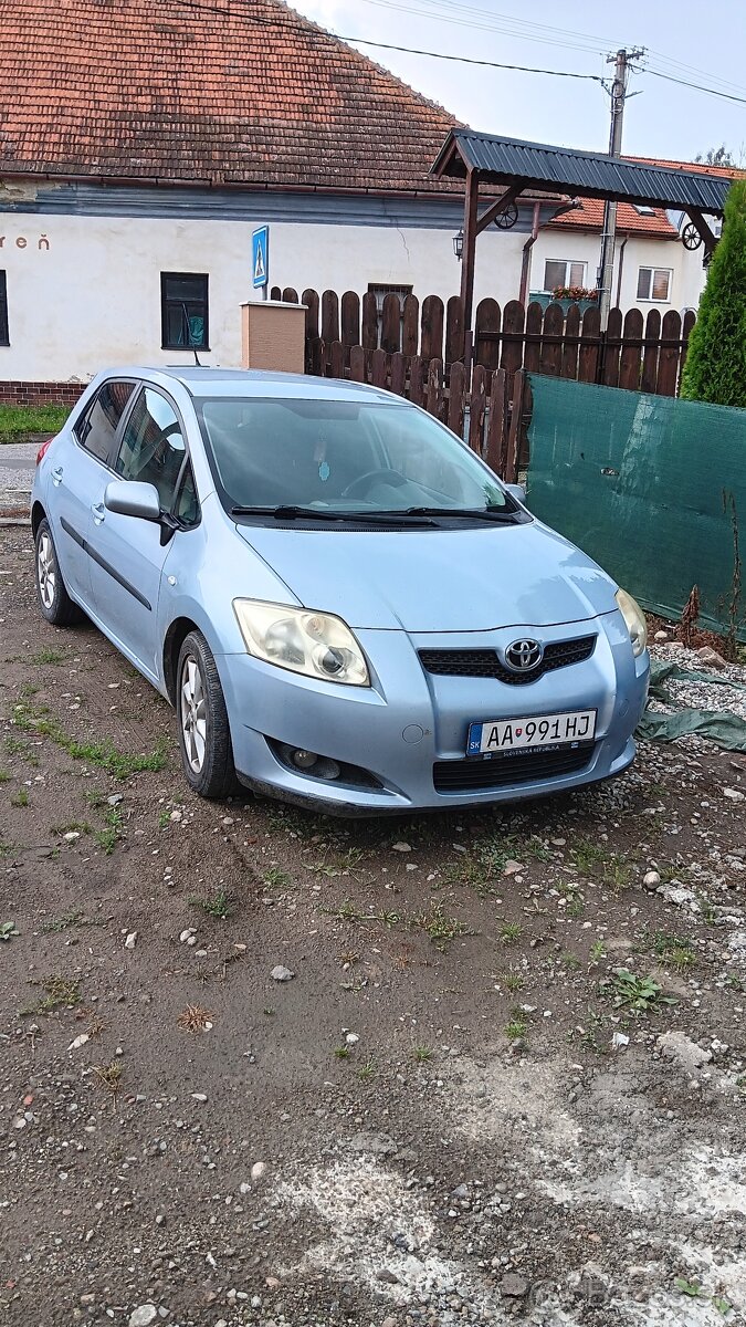 Toyota Auris 1.6 benzin 91 kw