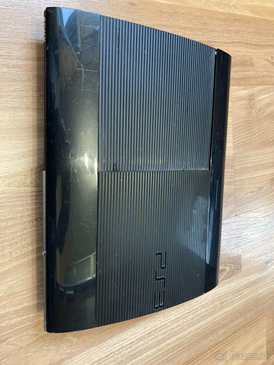 PS3 Ultra Slim 500 GB+2 ovládače+hry+volant