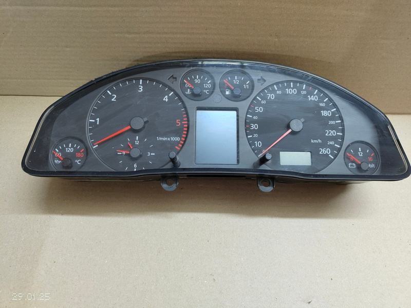 tachometer AUDI A6 C5 (4B2) 2.5 TDI 110008890 88311300 40€