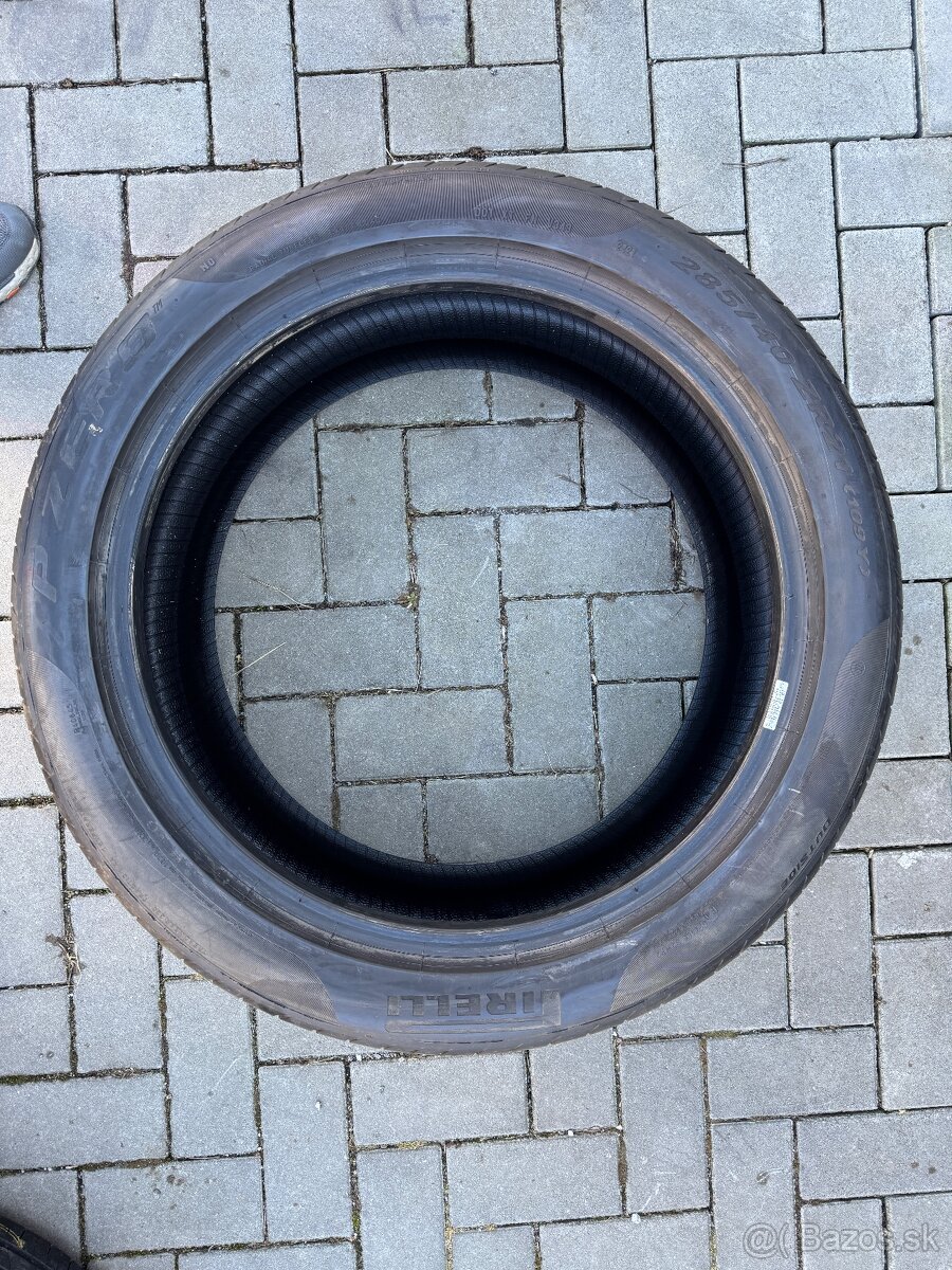 285/40R21 Pirelli