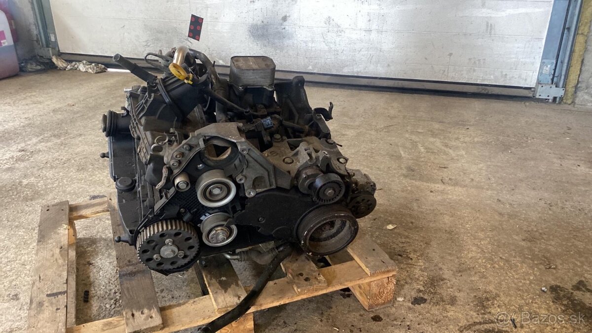 Motor 1.6 TDI CAY 2011 blok hlava