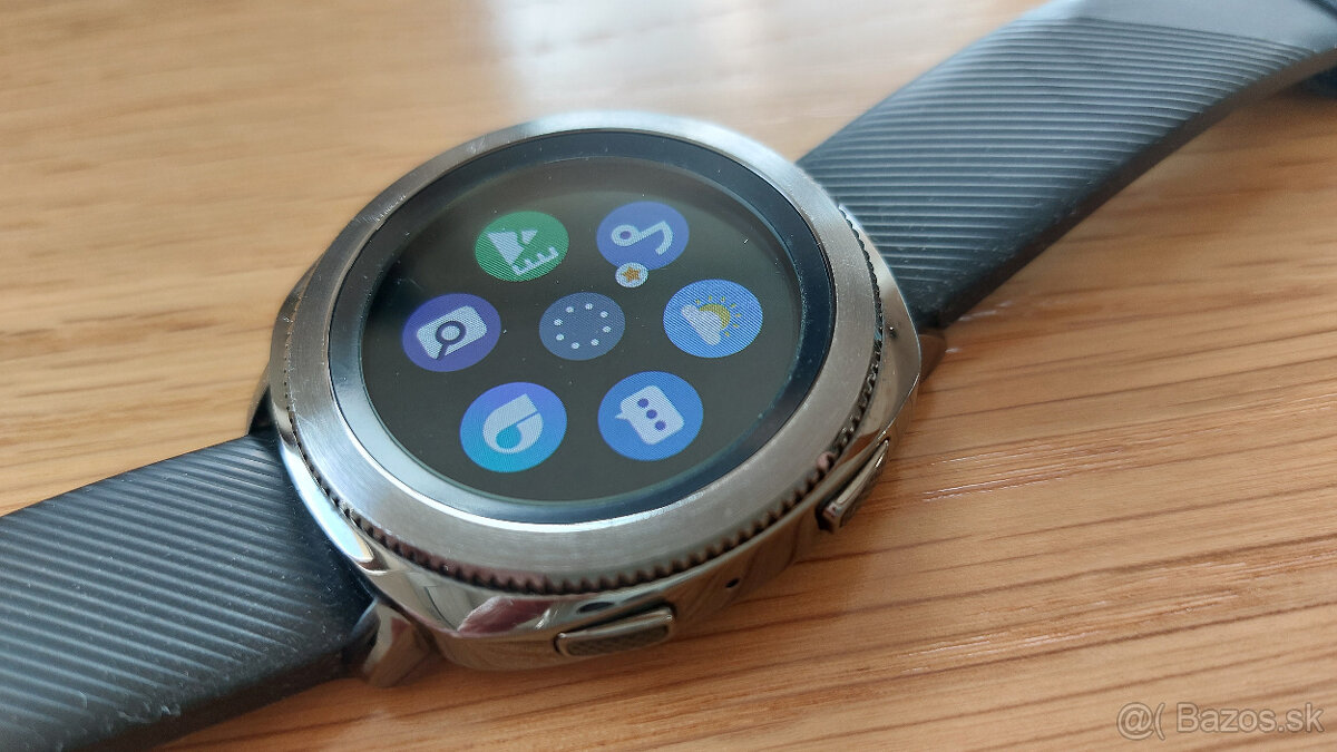 Samsung Gear sport - šikovné smart hodinky
