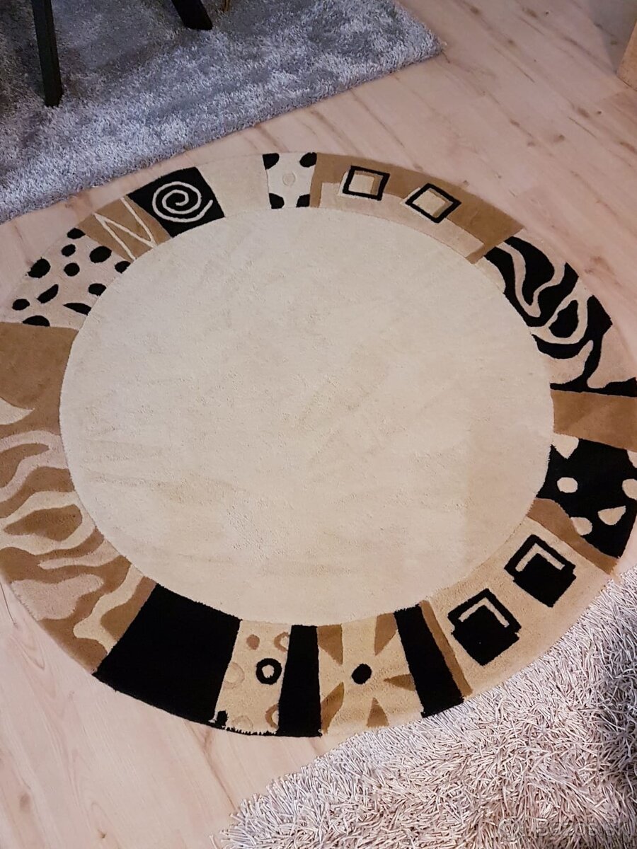 ZNÍŽENÁ CENA Okrúhly vlneny koberec so safari vzorom