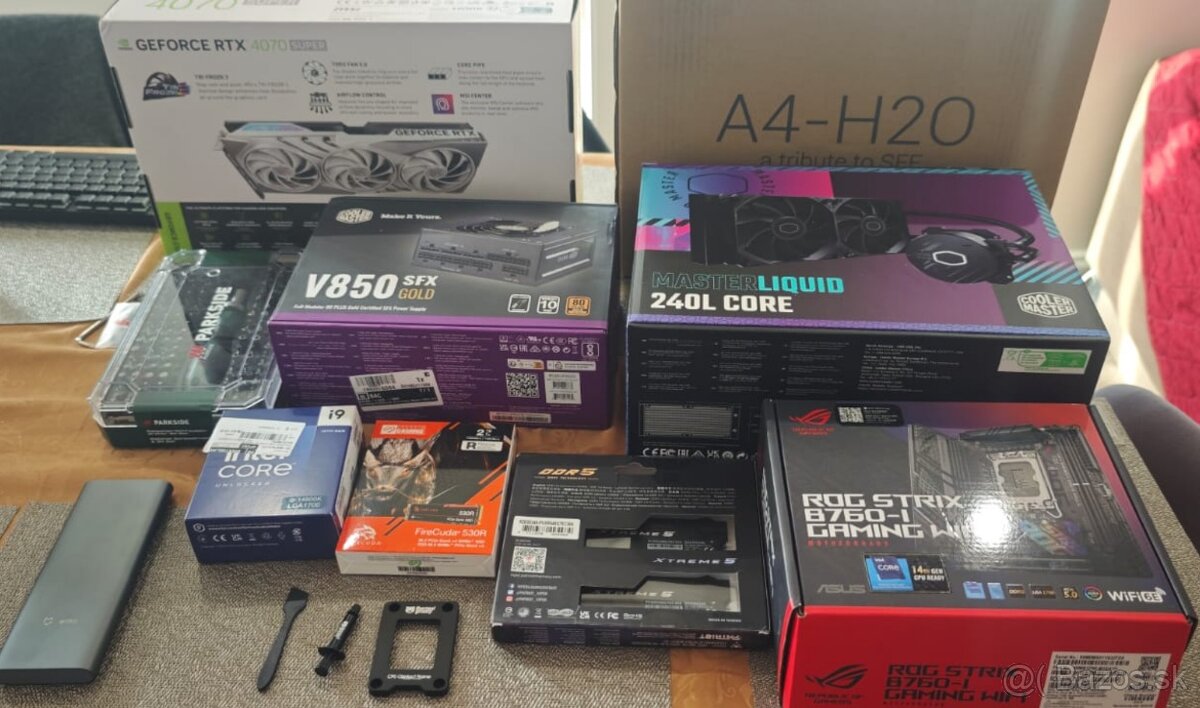 Mini ITX Skladaný výkonný herný/pracovný build PC