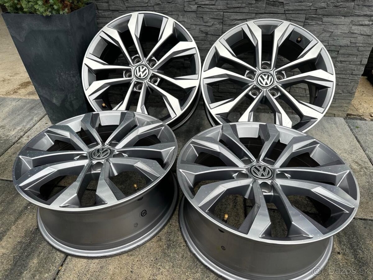 ✅5x112 r17 Soho bez poskodenia top stav passat b8 ‼️