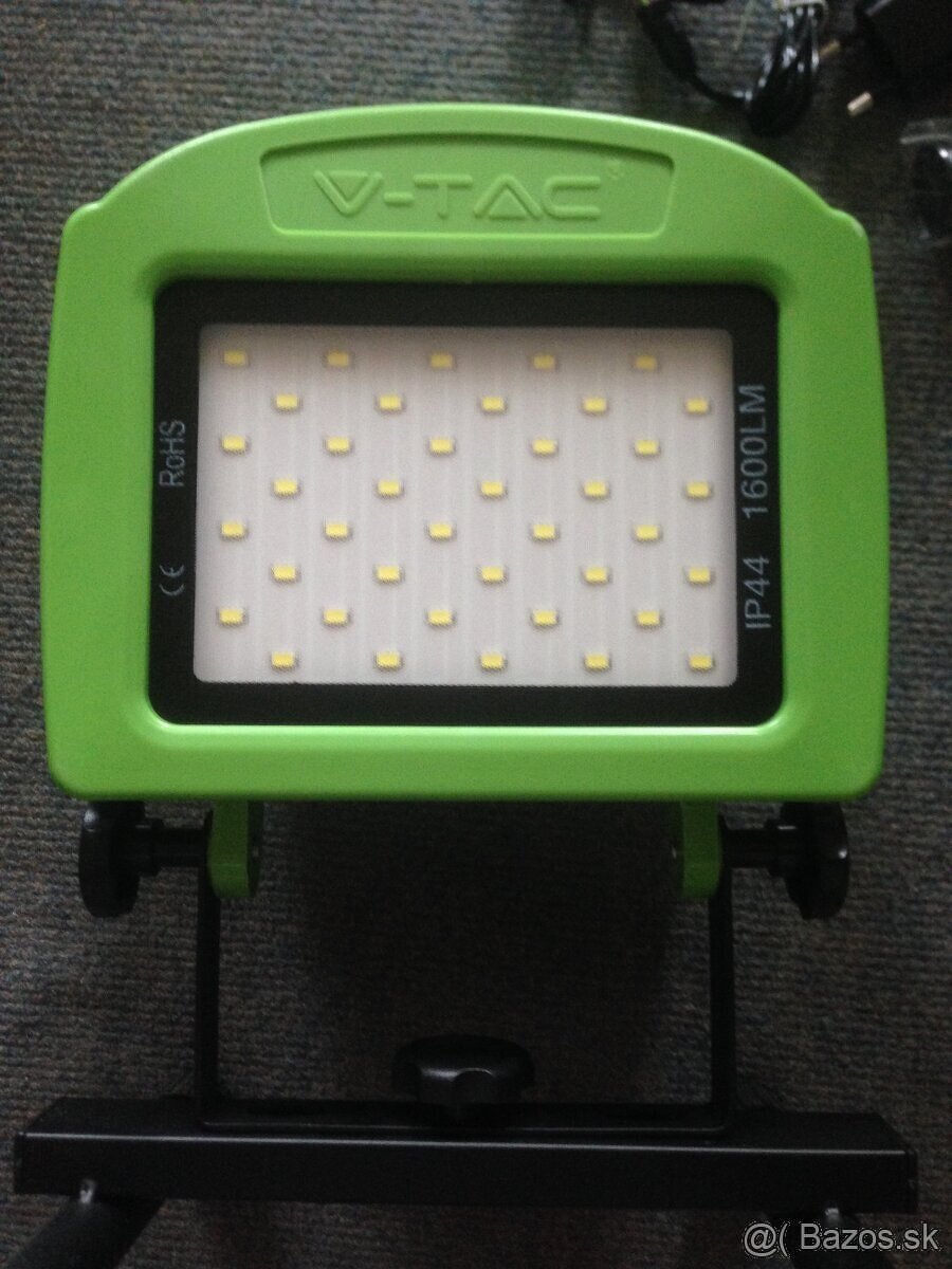 V-TAC - 20W nabijatelny a prenosny LED reflektor (SMD)