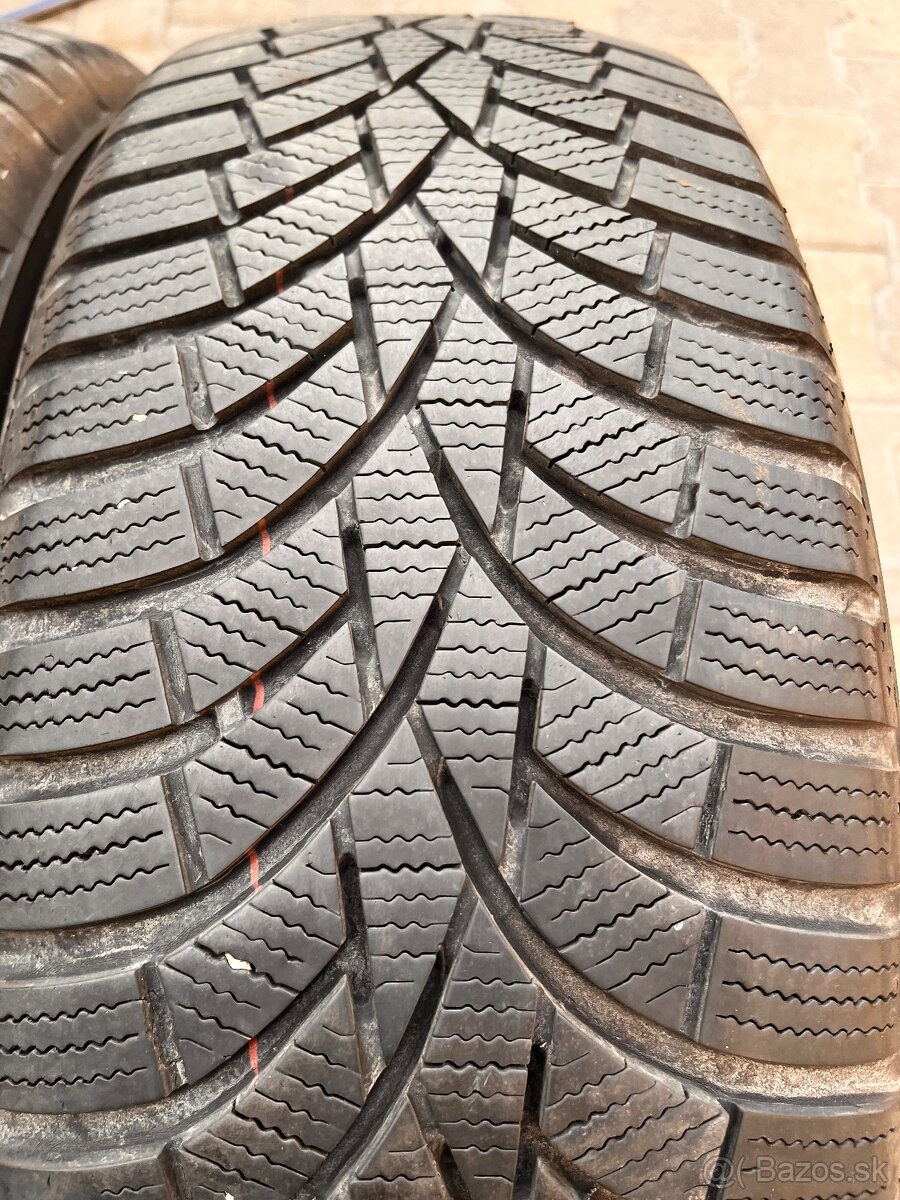 215/65R17 Toyo zimne