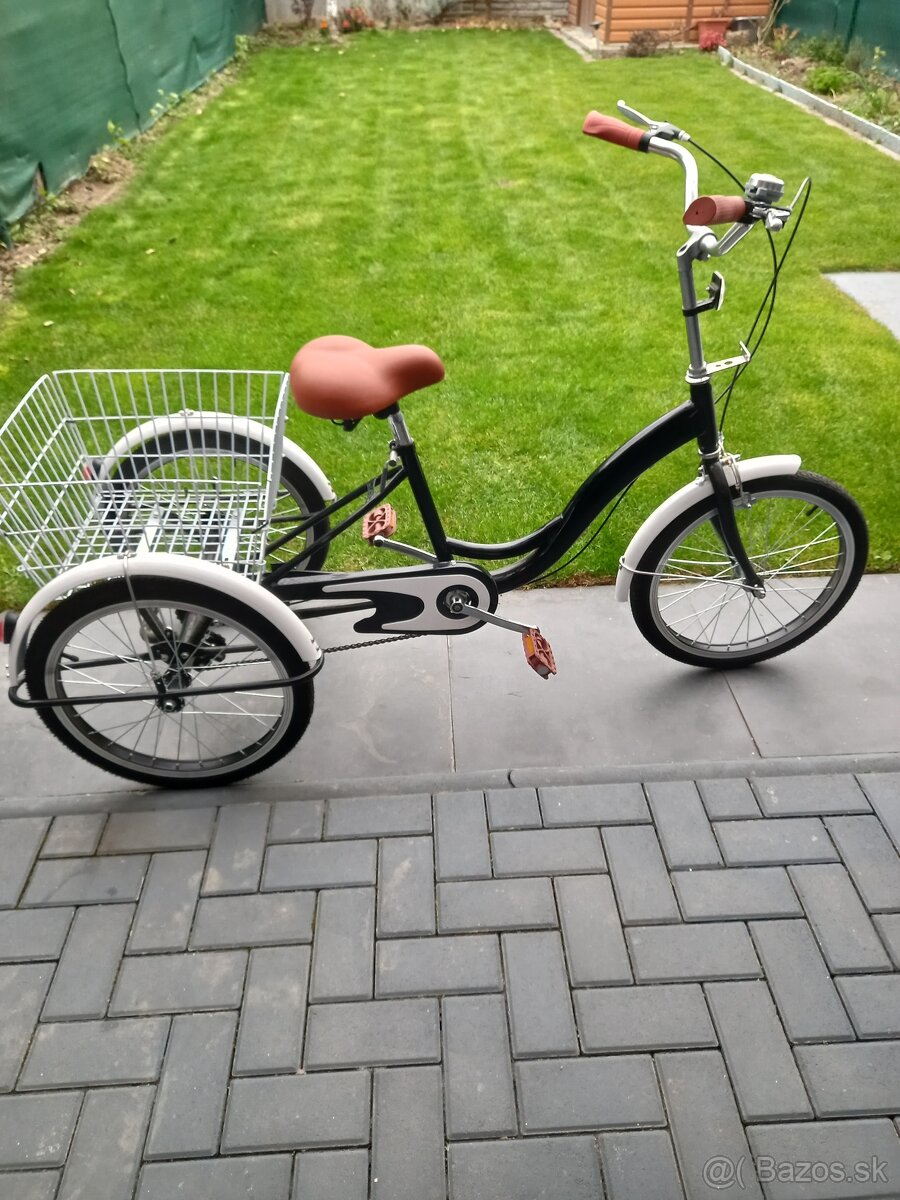 Trojkolesový bicykel pre dospelých.