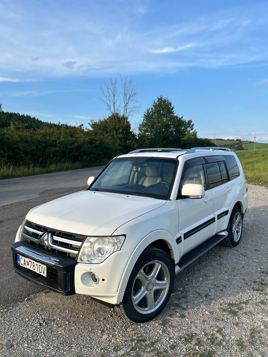 Mitsubishi Pajero 4 3.8 l MIVEC