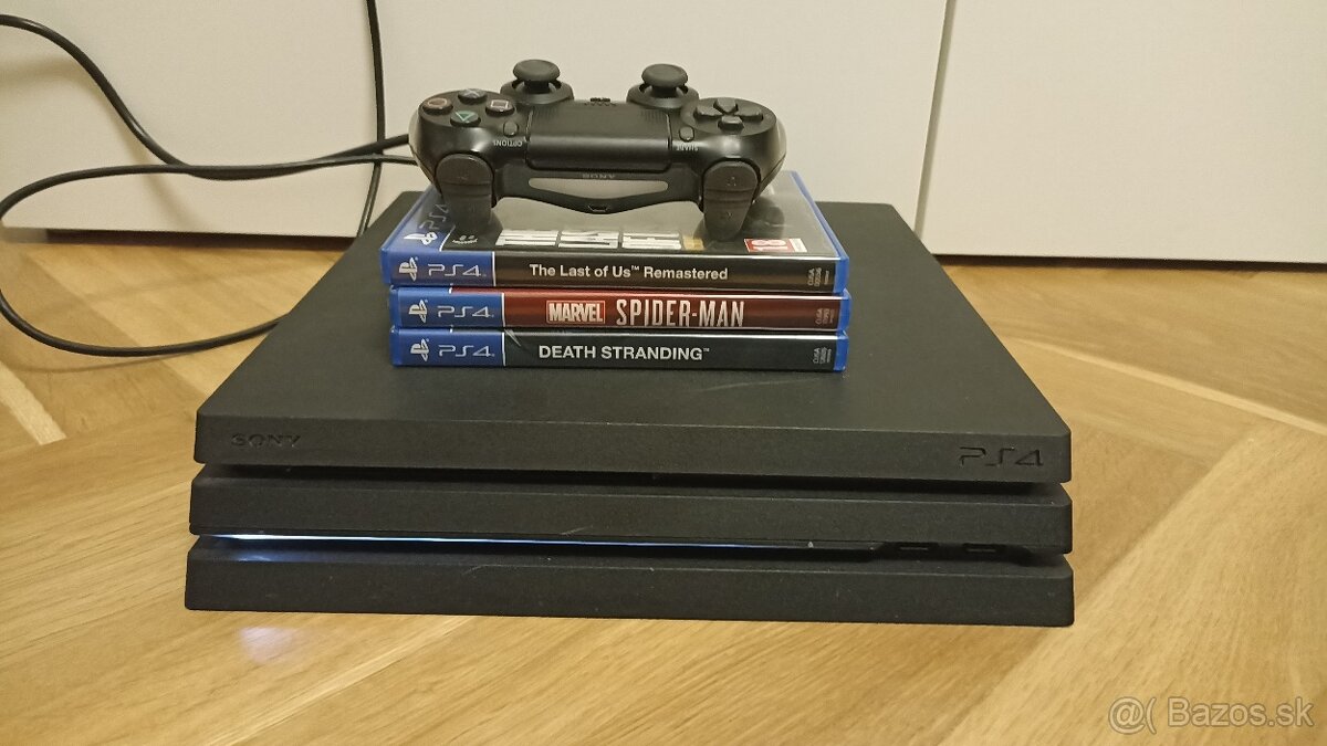 Predam PS4 Pro 1TB + hry