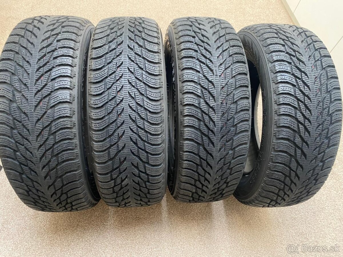 NOKIAN  225/60 R 18 104R