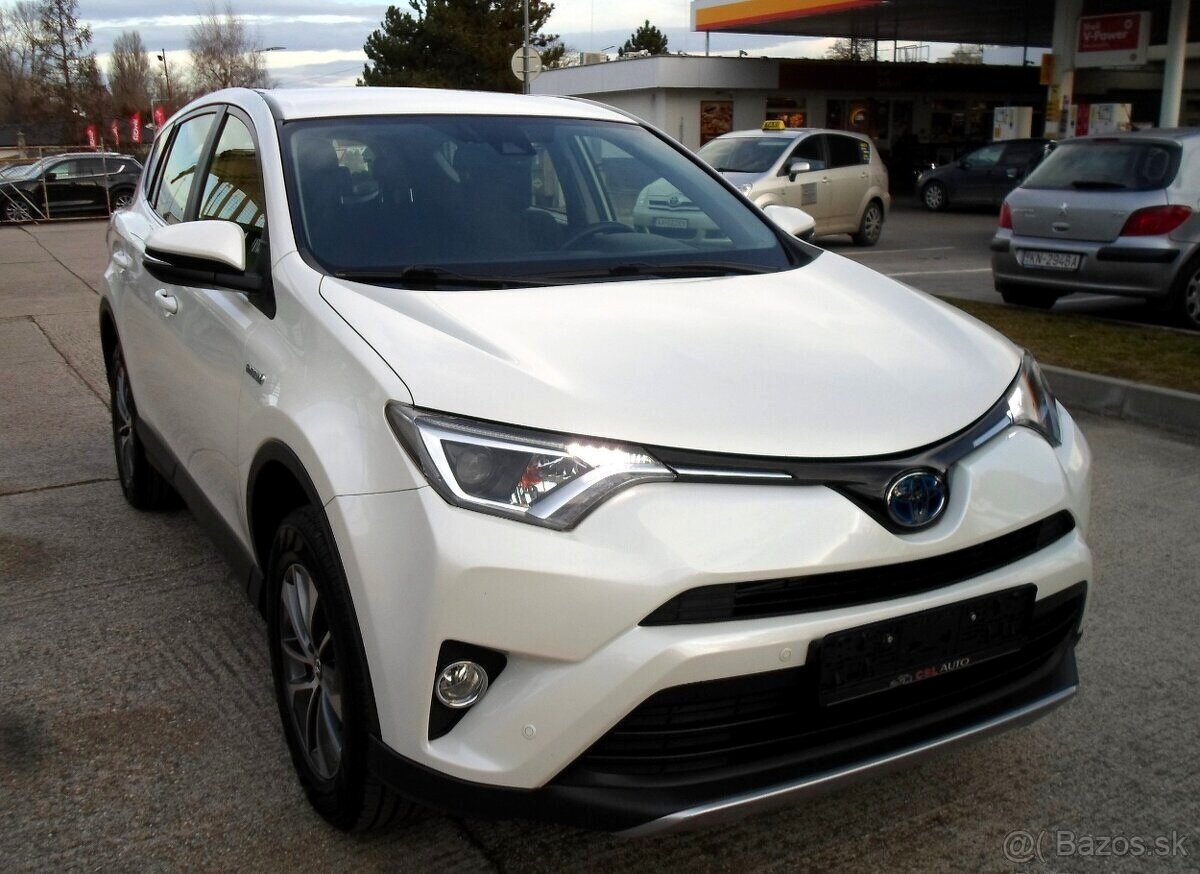 Toyota RAV4 2.5 Hybrid AWD E-four 1.majiteľ