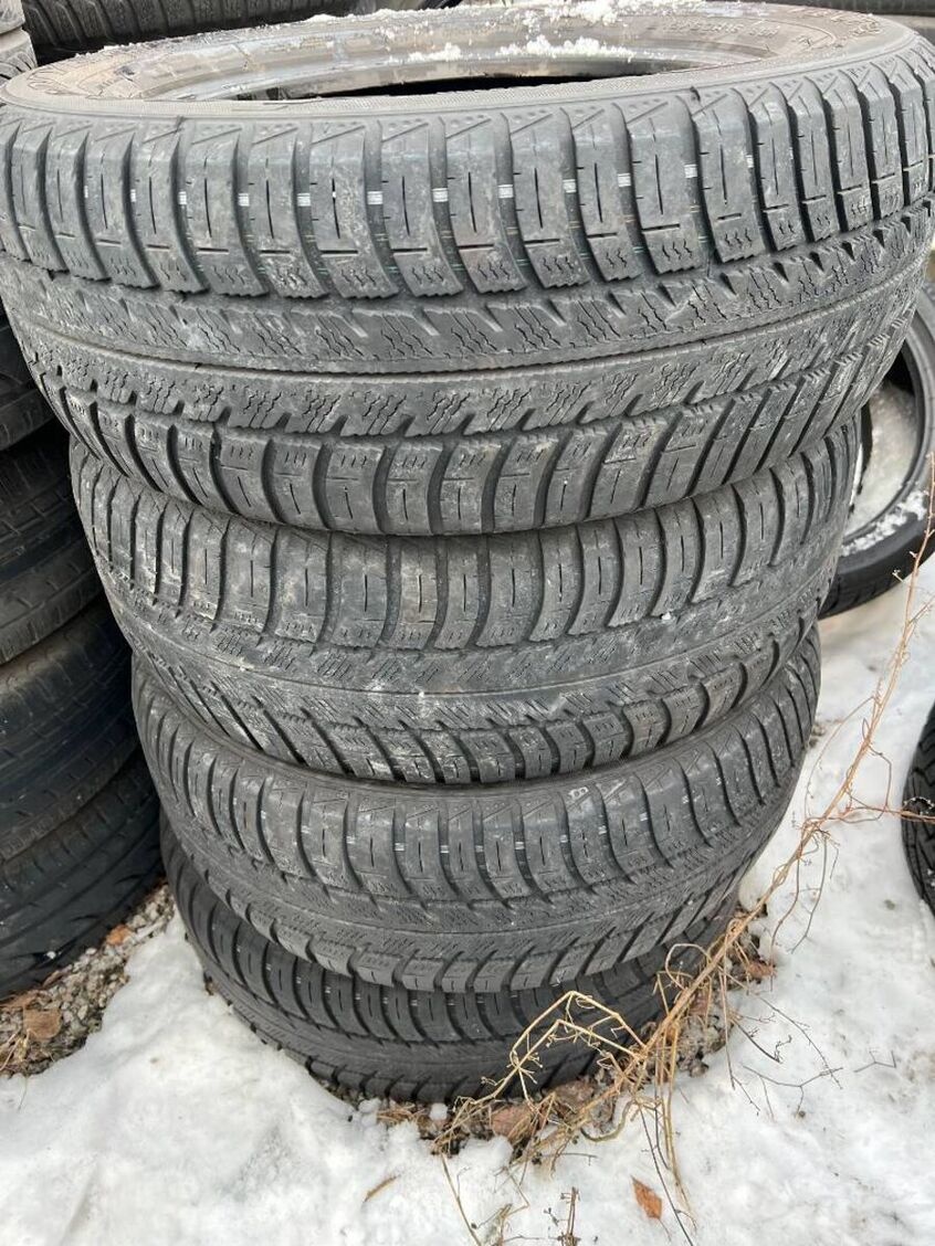 zimní sada 4 pneu Good Year 215/60 R16