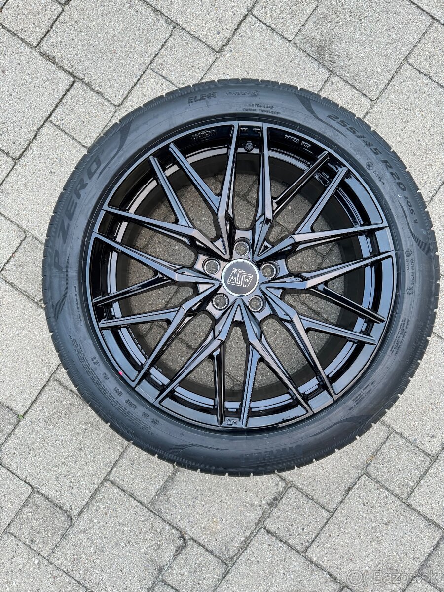 5x114,3 R20 8,5Jx20 Et 45 spolu s pneu 255/45 R20 105V