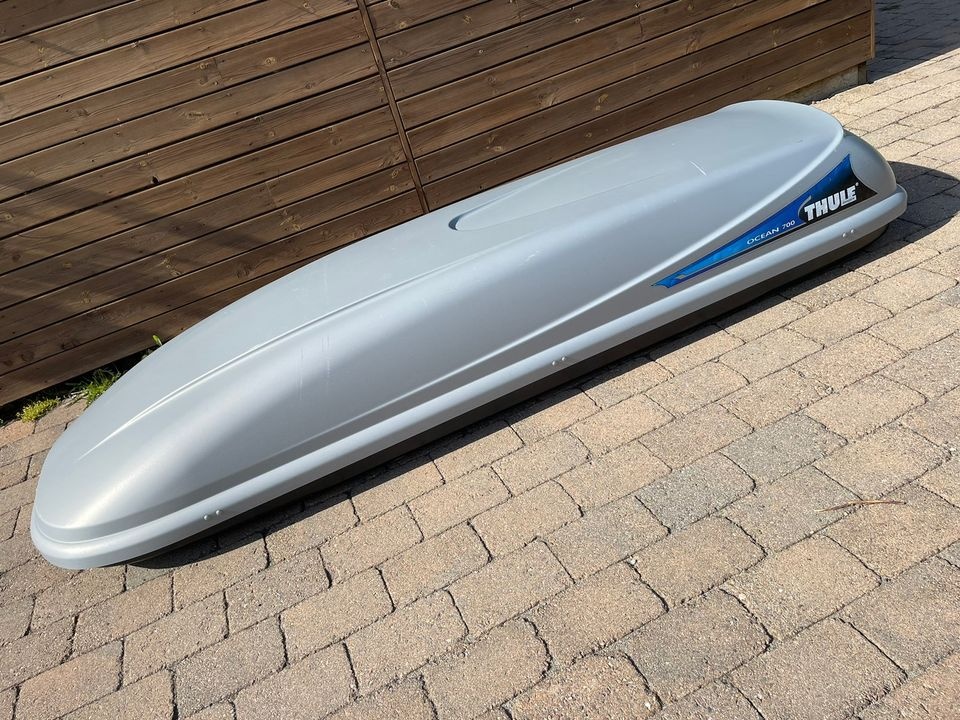 Stresny box Thule Ocean 700 sedy