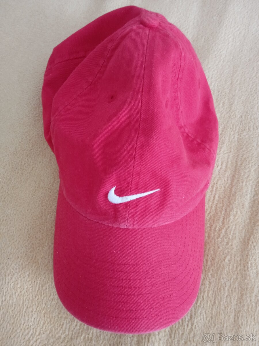 Šiltovky Nike a Puma