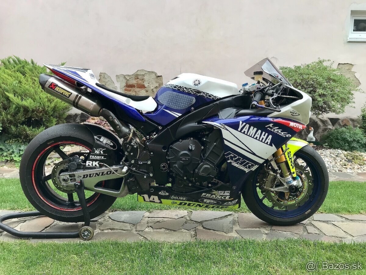 YAMAHA R1 SUPERBIKE