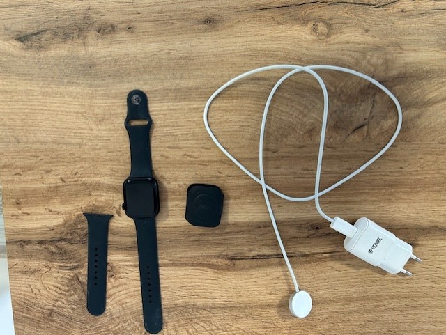 Apple Watch Séria 8 GPS 45 mm farba Midnight Alluminium