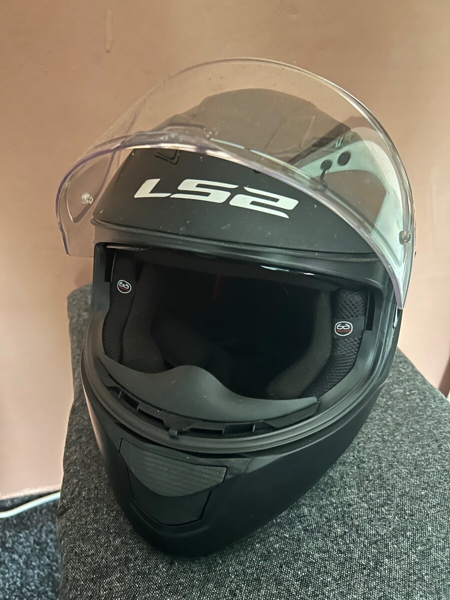LS2 helma