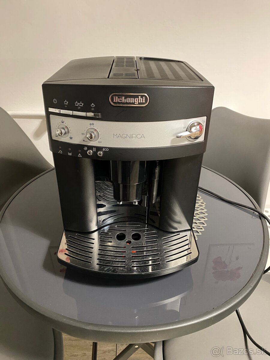 Automaticky kavovar Delonghi Magnifica ESAM 3000b