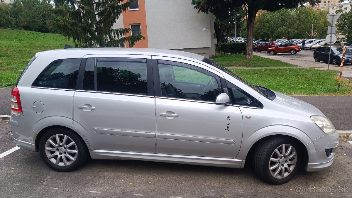 Predam Opel Zafira 1,9 ,7 miestne