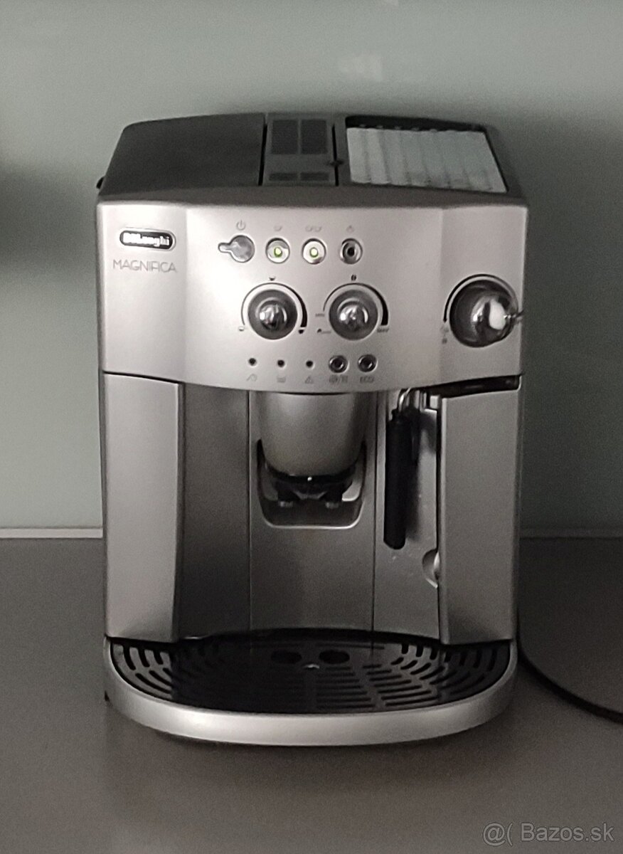 Predam kavovar Delonghi ESAM 4200S