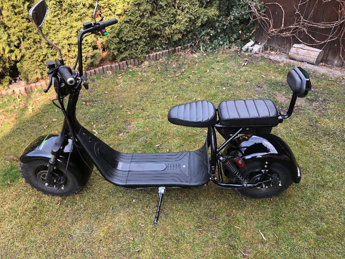 Veľká elektrická kolobežka Xscooters XT05