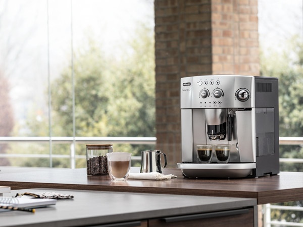 Plnoautomatický kávovar Delonghi Magnifica ESAM 4200S ECO