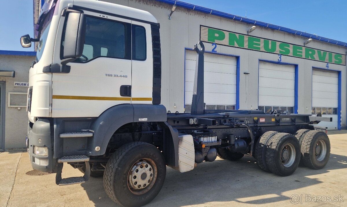 Predám MAN 440 TGS 6x6, E4 hákový nosič kontajnerov