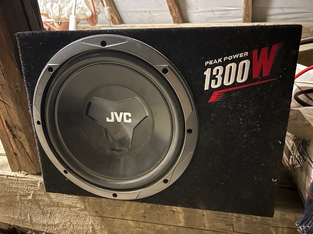 JVC subwoofer 1300w + zosilňovač